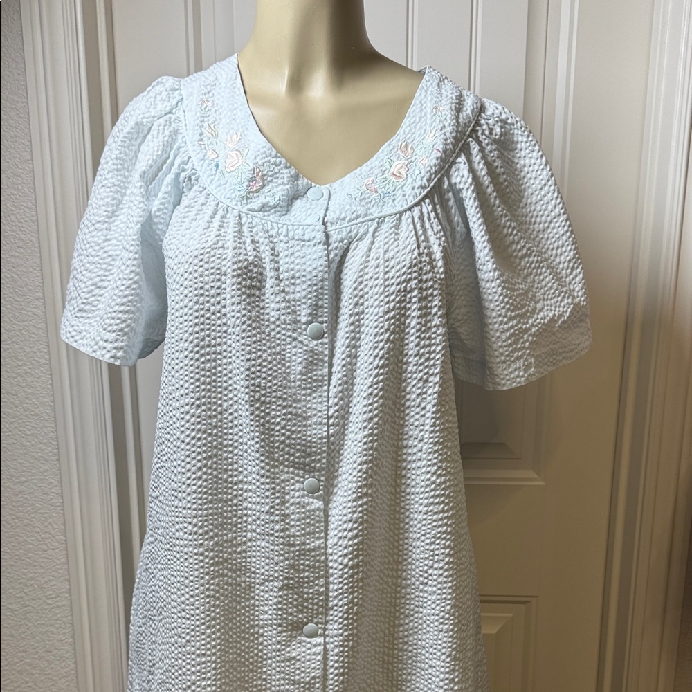 Seersucker Duster, House Dress M ,Snap Front, Embroider Collar, Pastel Blue